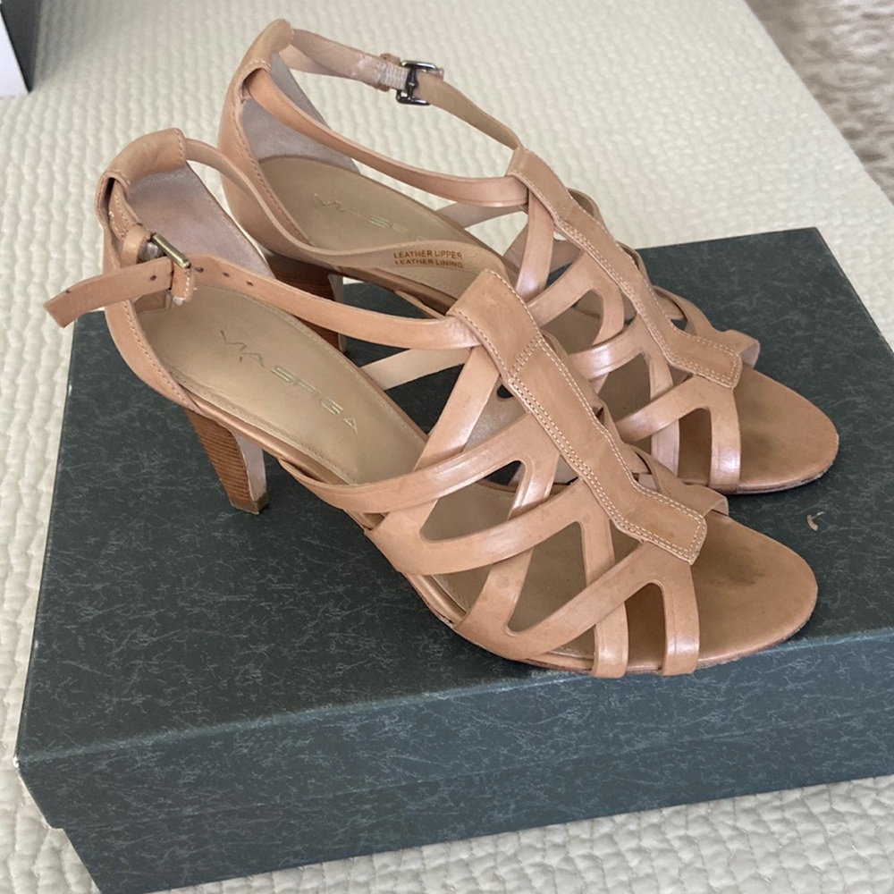 Womens Via Spiga tan leather heel